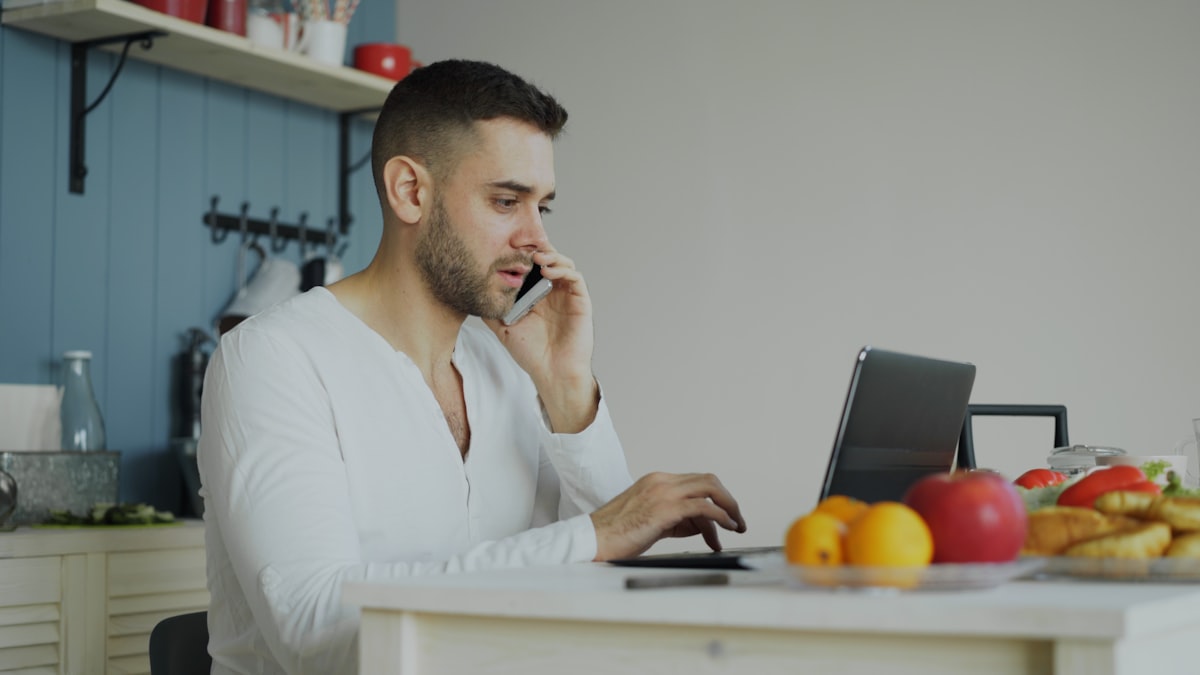 Nutrition specialist reviewing healthy meal planning with client