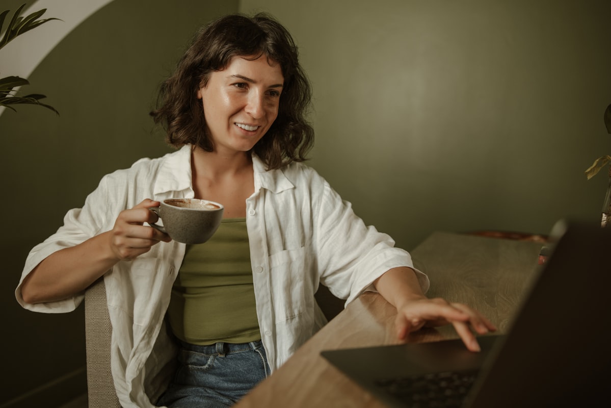 Expert nutritionist working with community members on healthy lifestyle choices